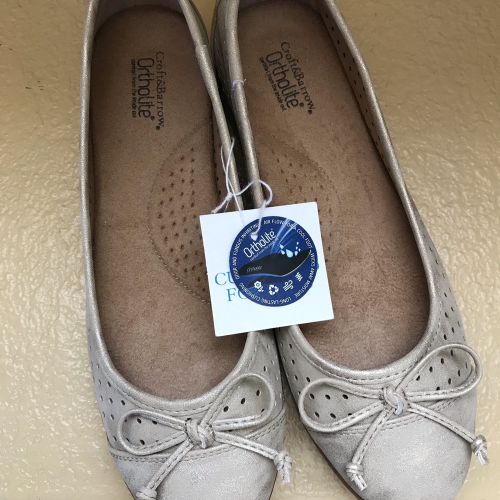 New gold flats. 7M. Ortholite comfort.